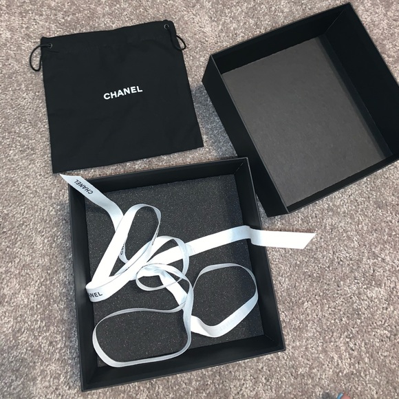 Chanel Box - Picture 2 of 3
